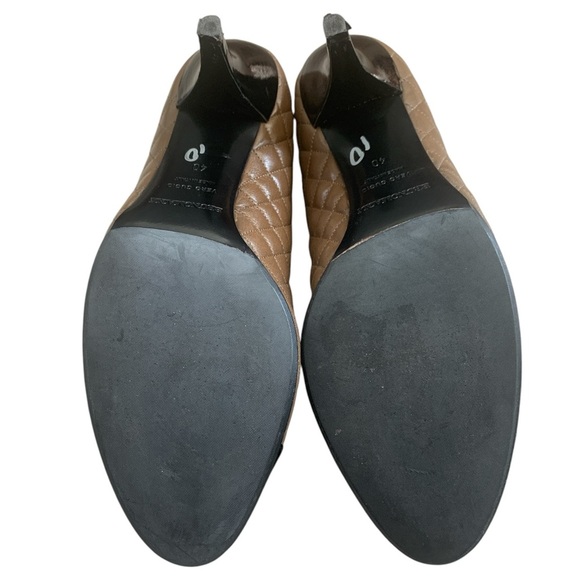 Bruno Magli Quilted Leather Cap Toe Pumps Size 40 EUC - Classic Designer Heels - Picture 7 of 10